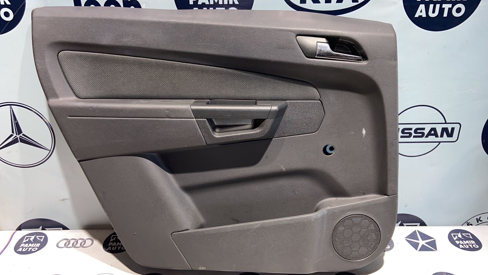 Обшивка двери задняя левая Opel Zafira/B 2005-2014