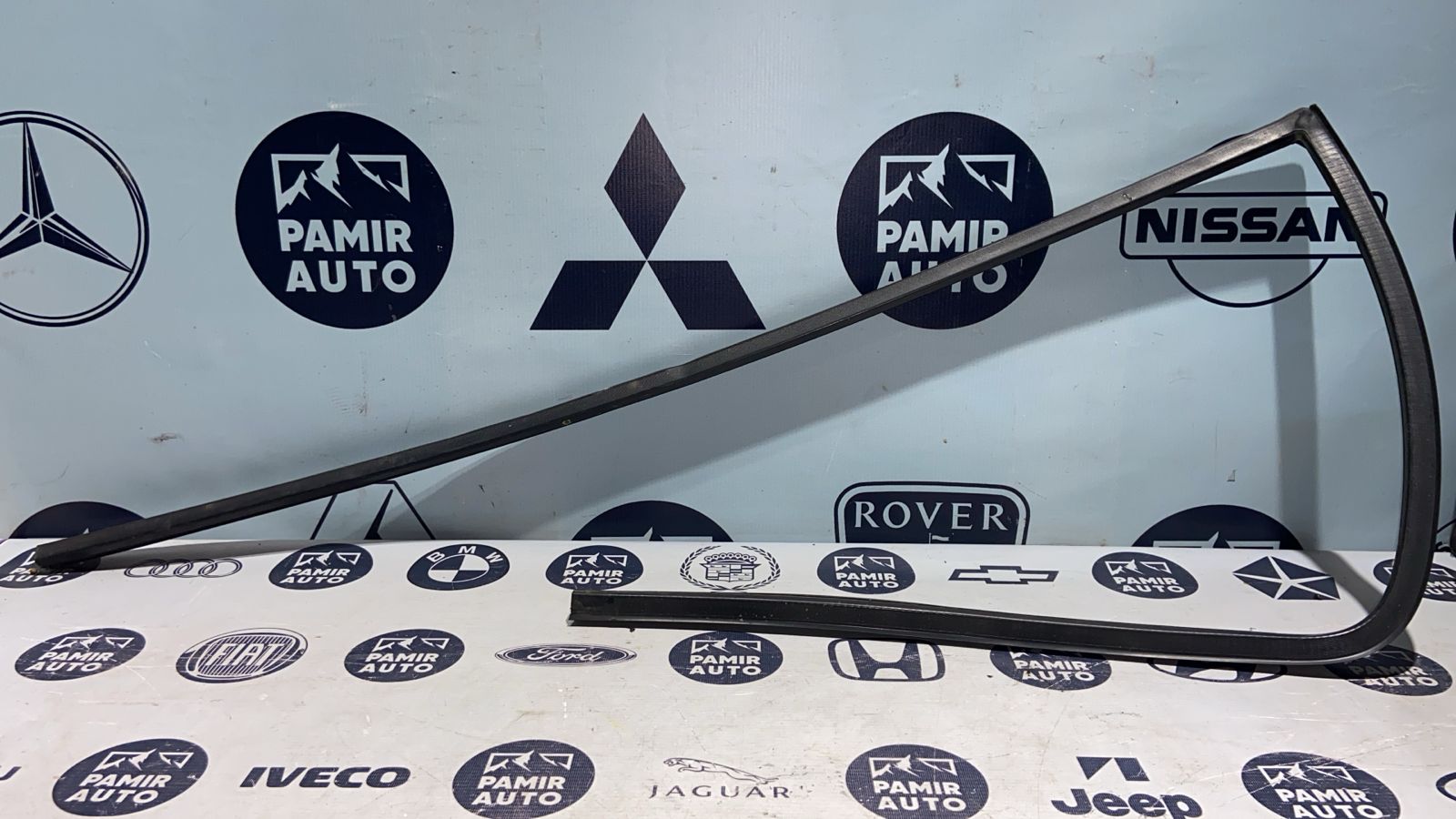 Уплотнитель двери передний правый Ford Transit 2000-2006