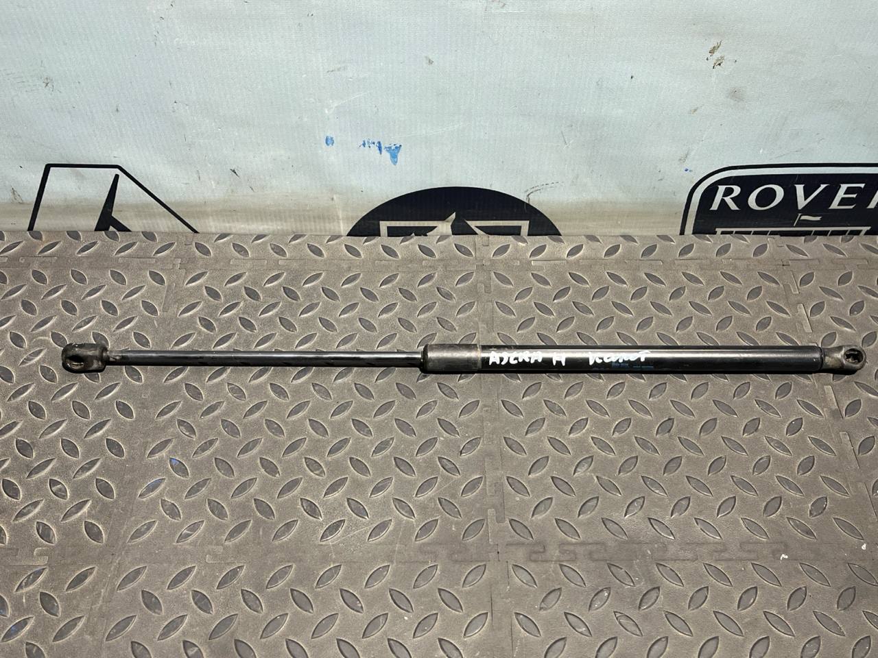 Амортизатор капота Opel Astra/H 2004-2014