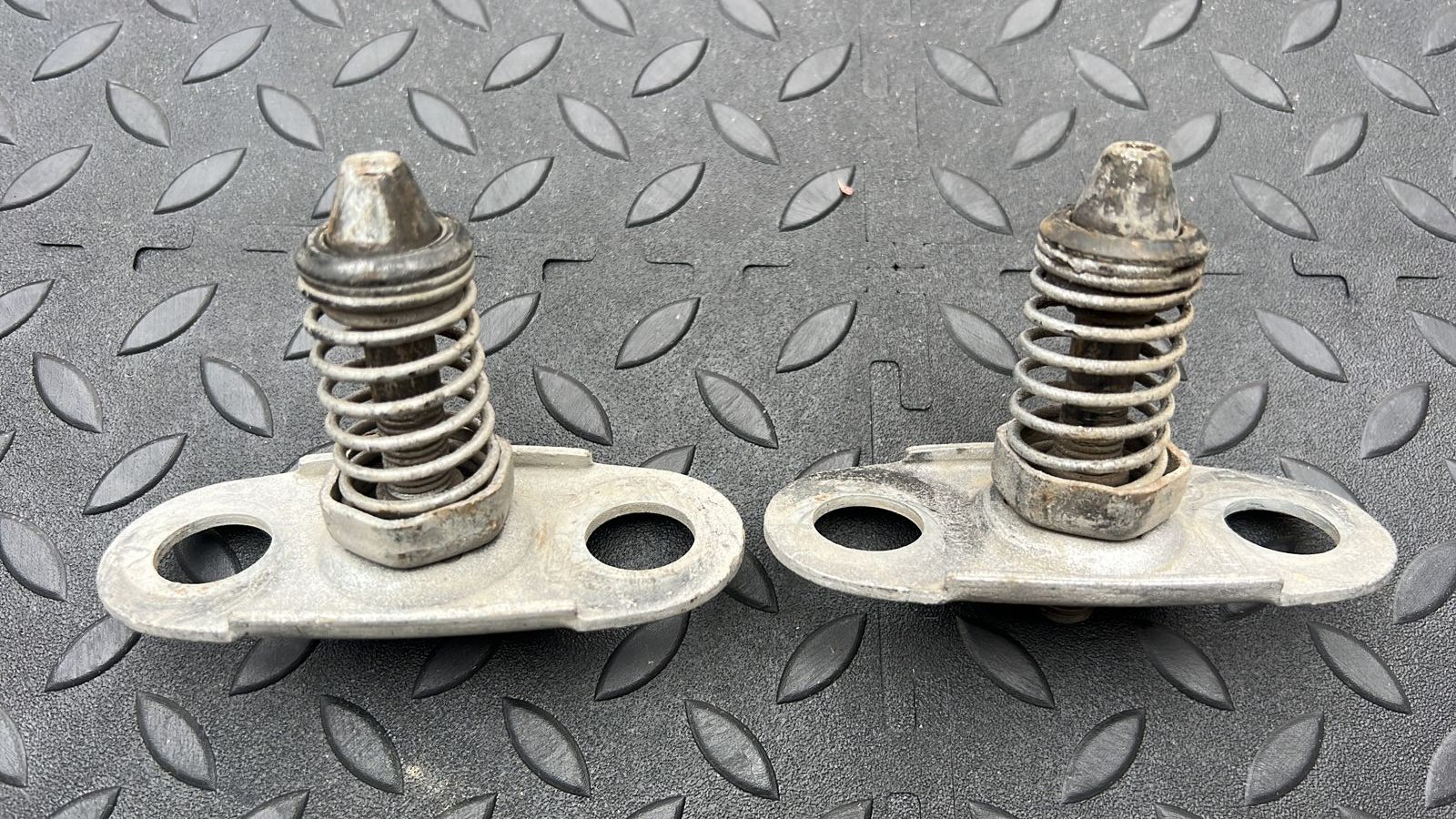 Замок капота BMW 3/E46 1998-2007