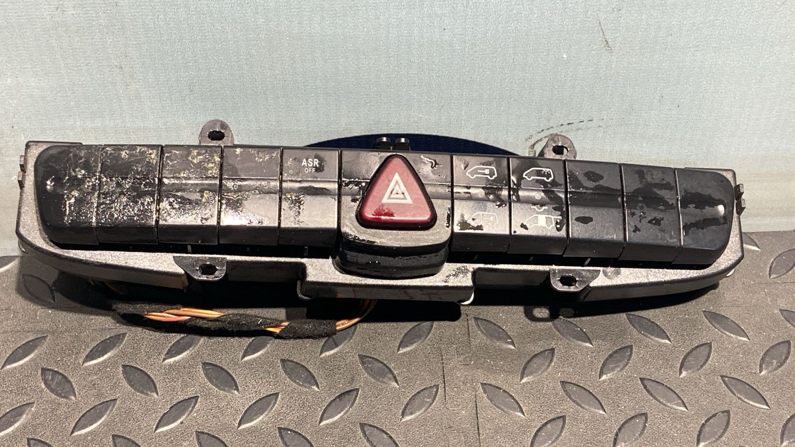 Кнопка аварийной сигнализации Mercedes Vito/W639 2003-2014