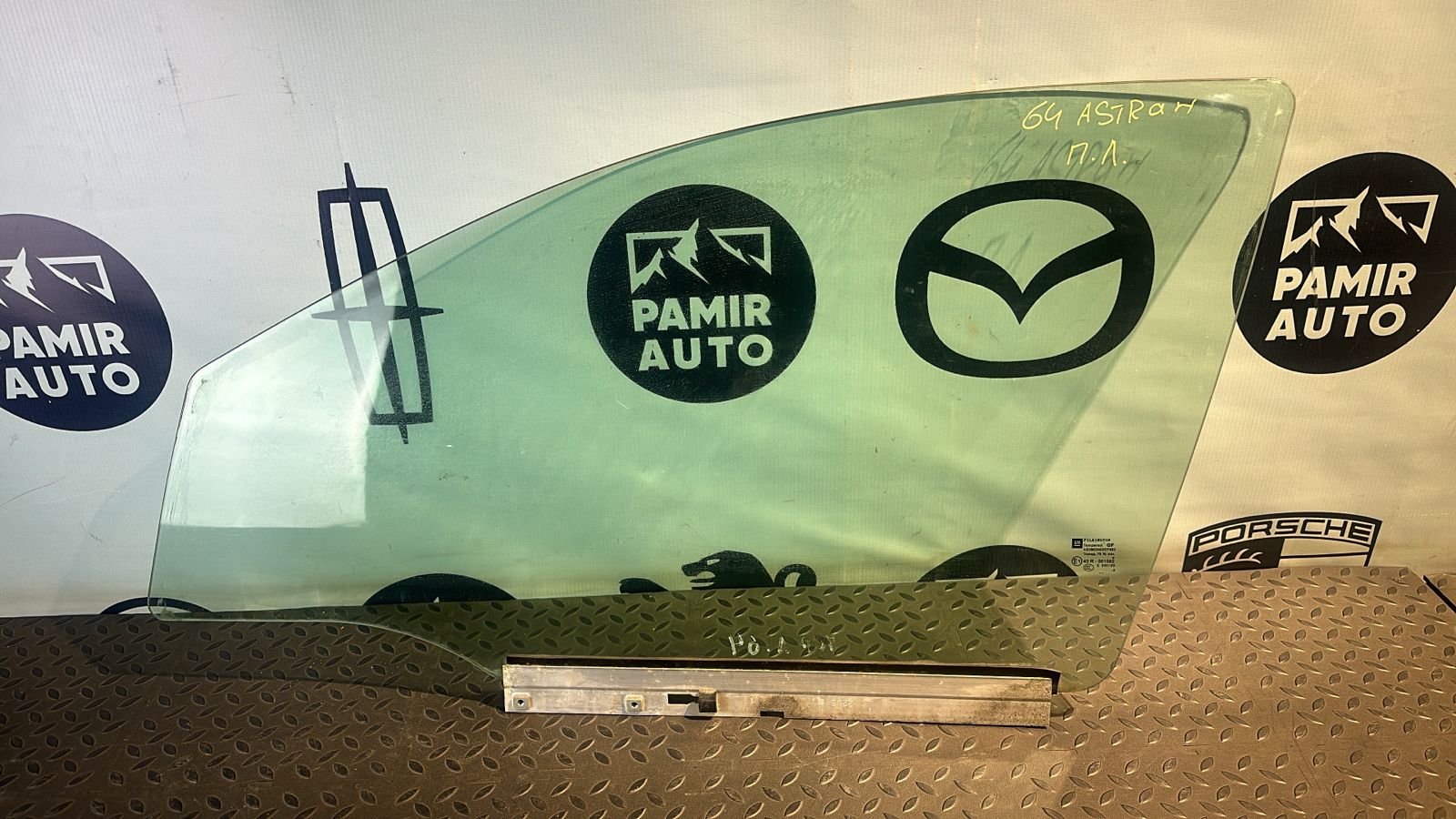 Стекло двери переднее левое Opel Astra/H 2004-2014