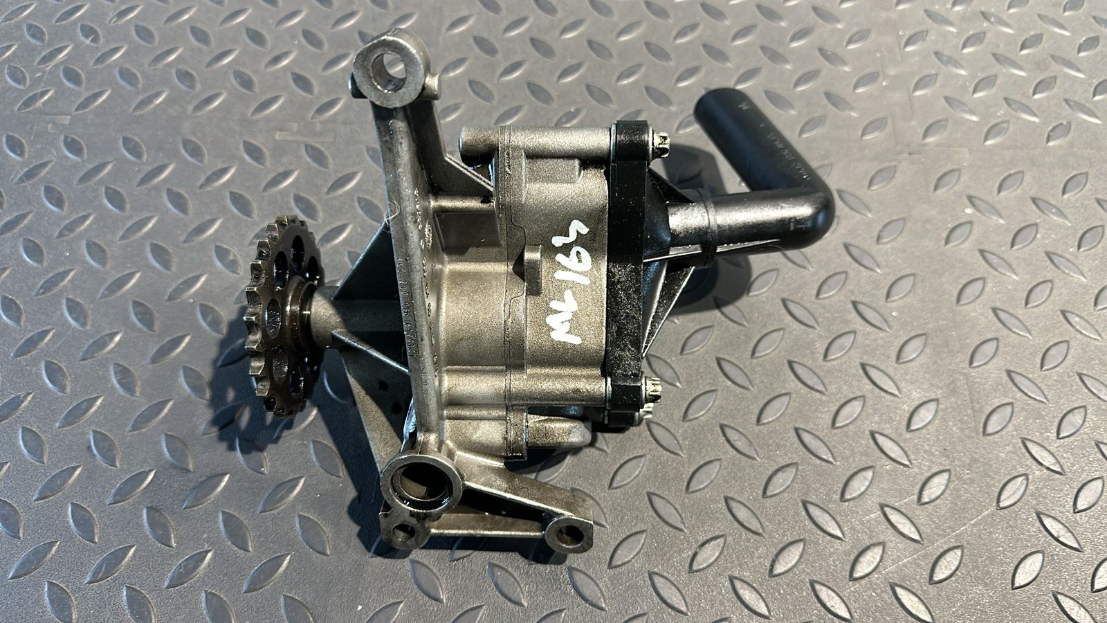 Насос масляный Mercedes M/W163 1997-2005