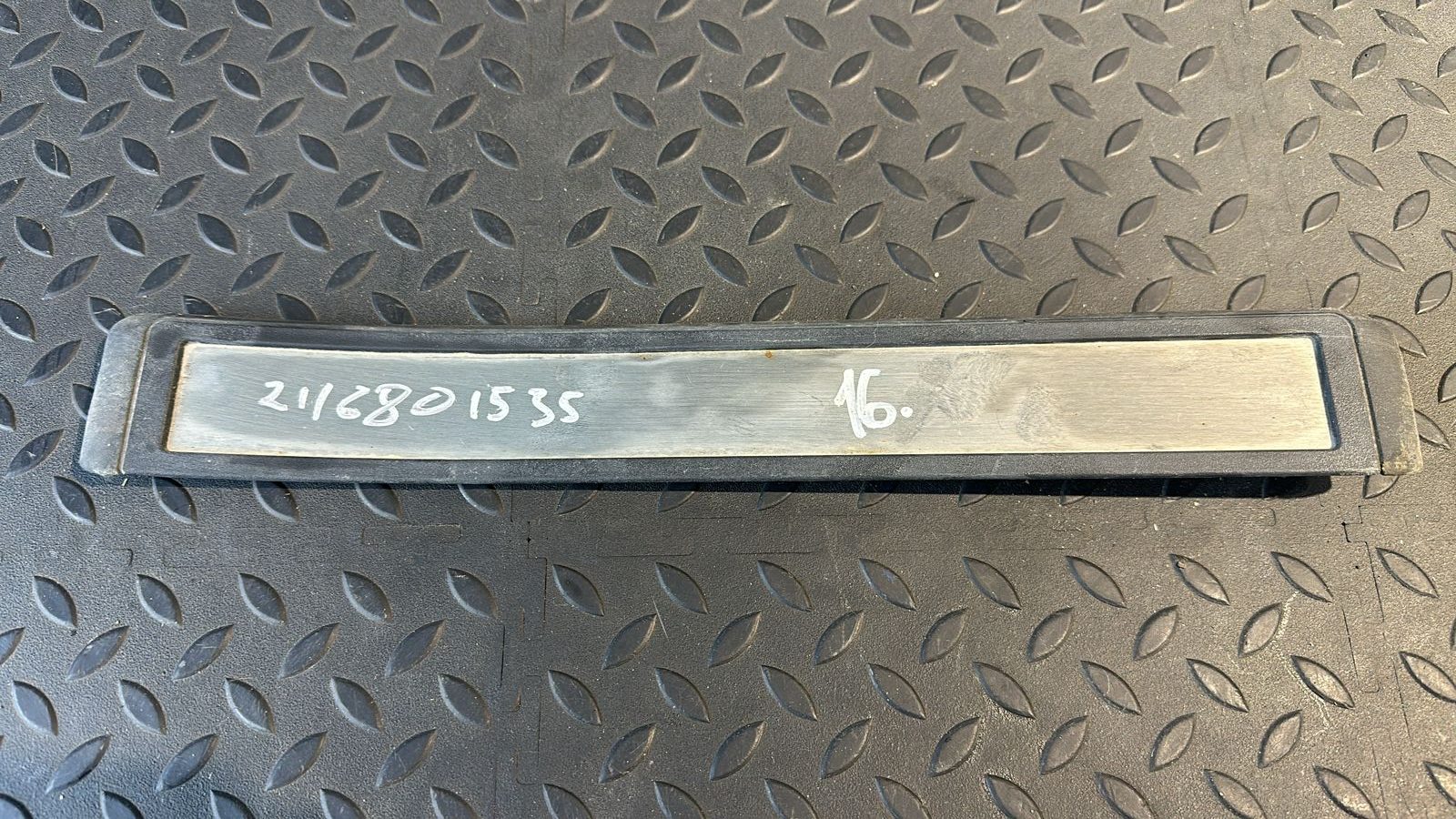 Накладка порога задняя левая Mercedes E/W211 2002-2009