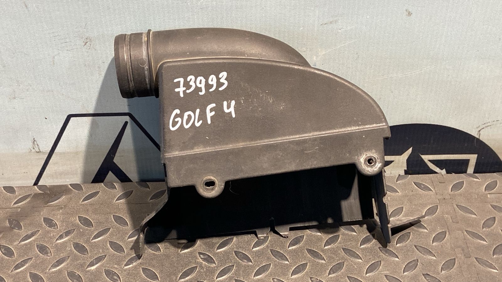 Патрубок воздушного фильтра Volkswagen Golf/4 1997-2006