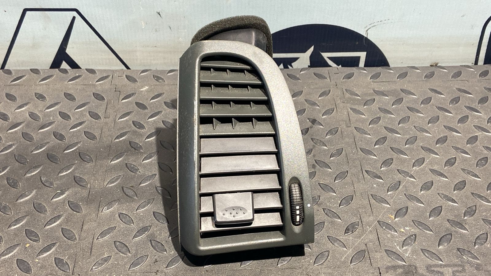 Дефлектор воздушный правый Mercedes Vito/W639 2003-2014