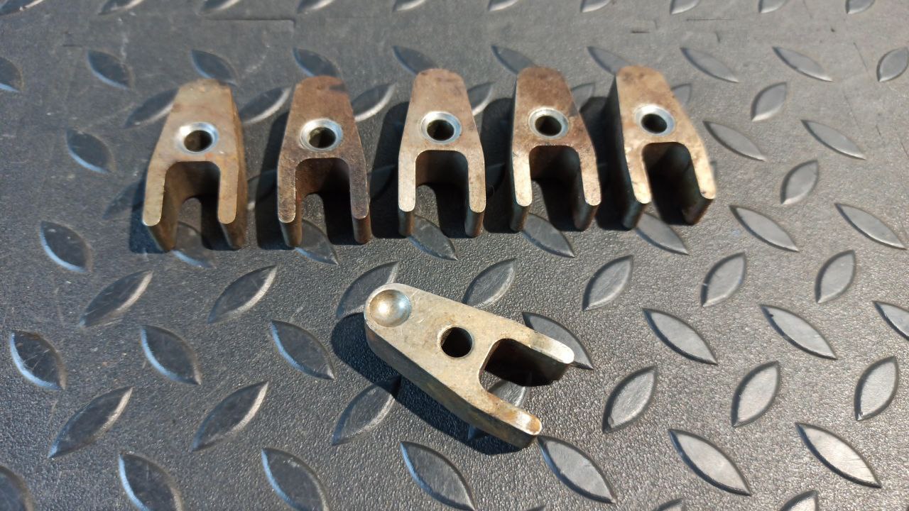 Кронштейн топливной форсунки Mercedes E/W211 2002-2009