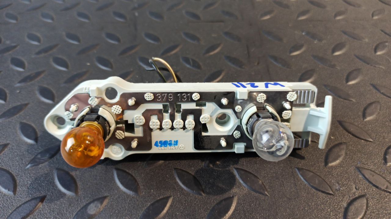 Плата заднего фонаря Mercedes E/W211 2002-2009
