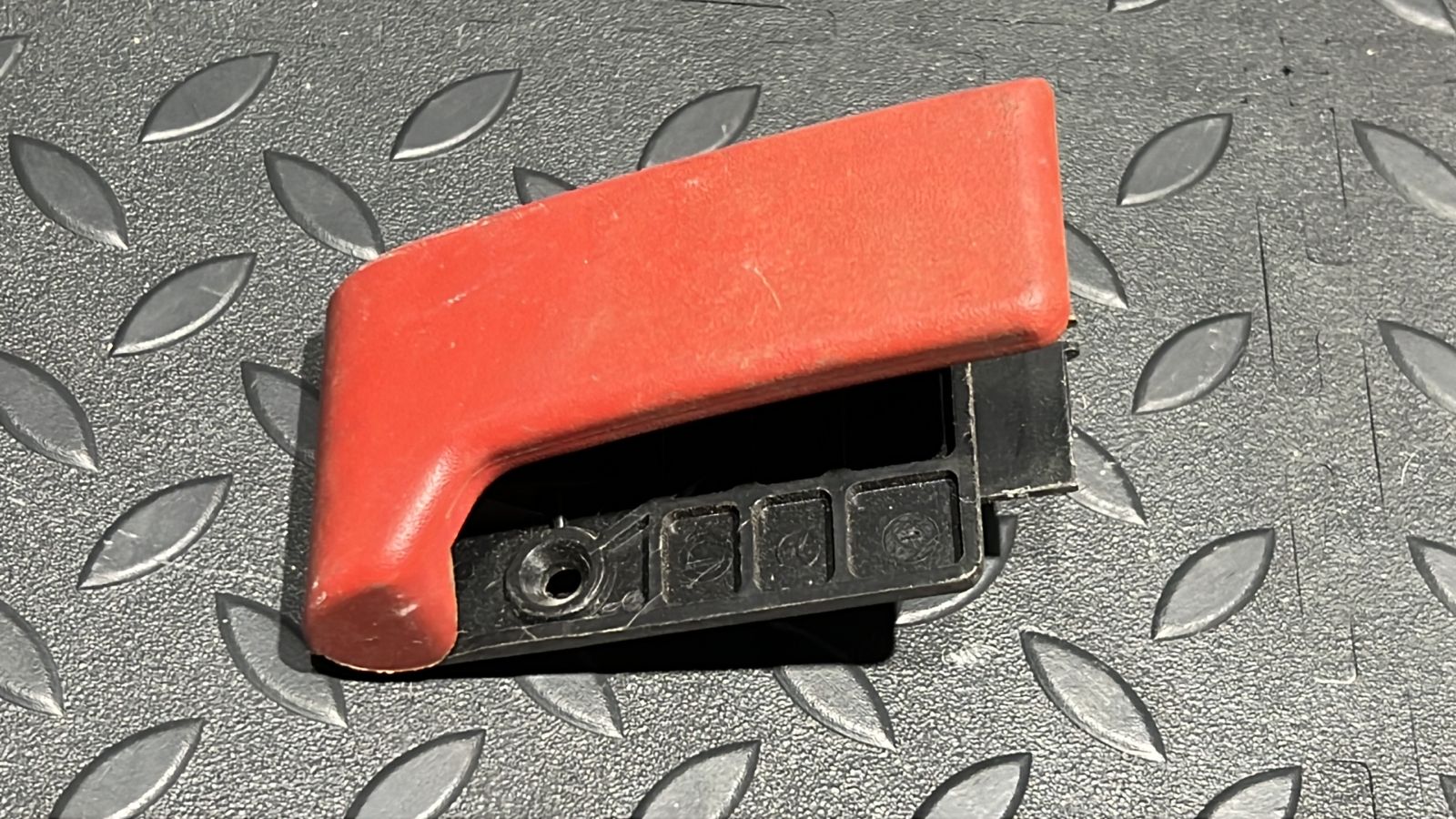 Ручка открывания капота Mercedes C/W202 1993-2001