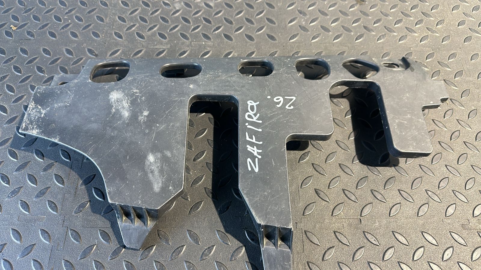 Накладка на торпедо левая Opel Zafira/B 2005-2014