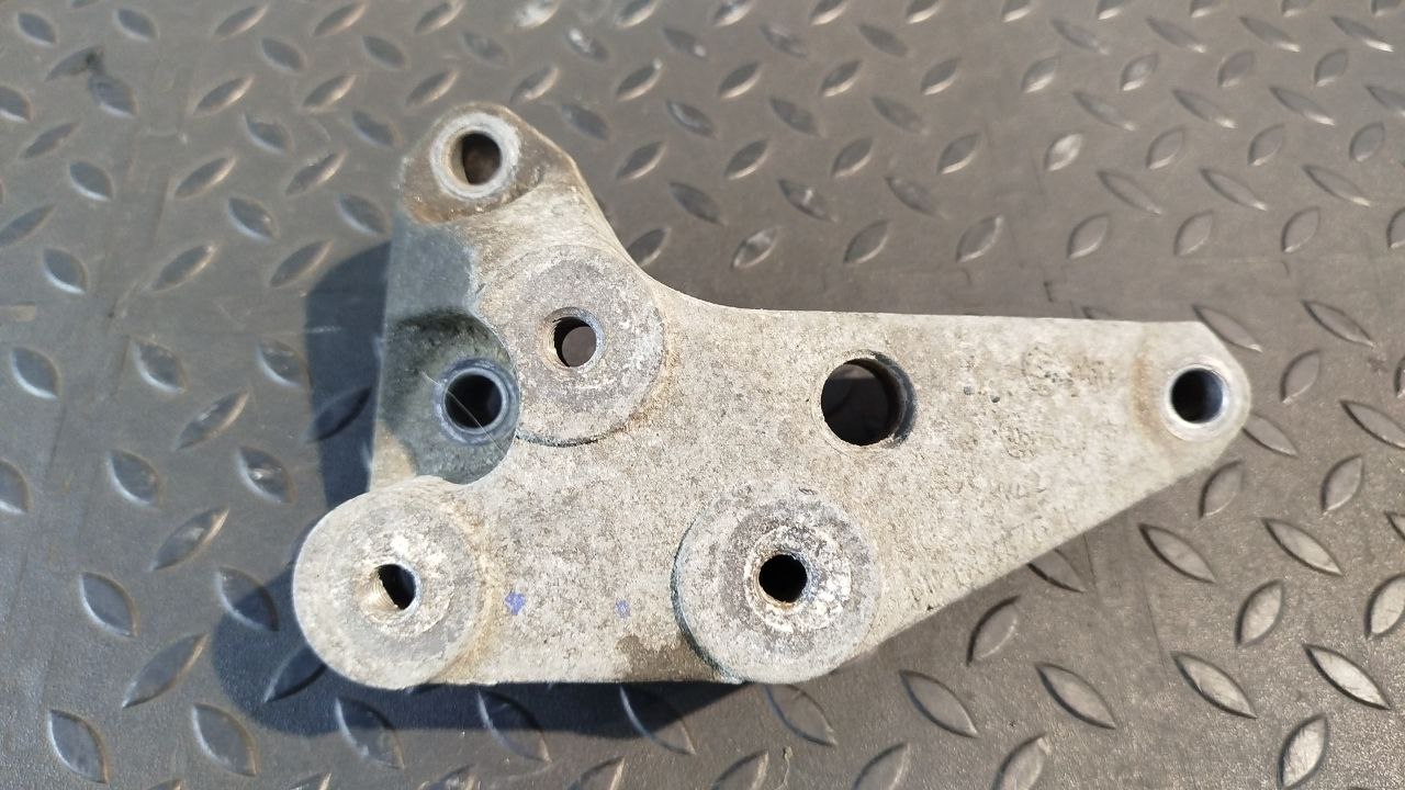 Кронштейн КПП Opel Astra/H 2004-2014