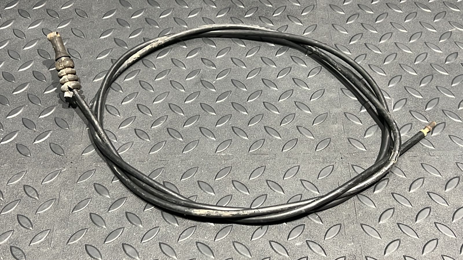 Трос замка капота Mercedes C/W202 1993-2001