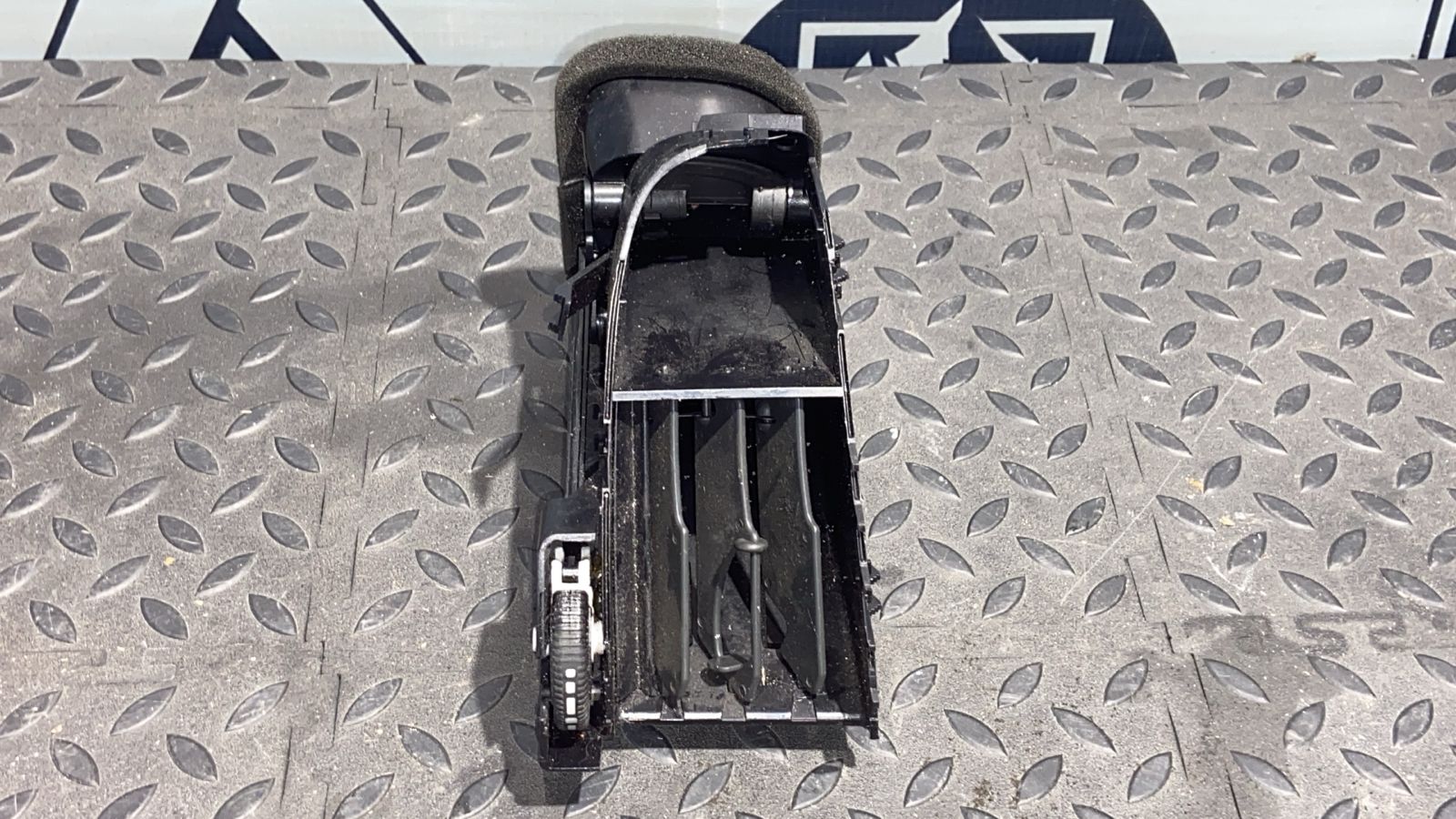 Дефлектор воздушный левый Mercedes Vito/W639 2003-2014