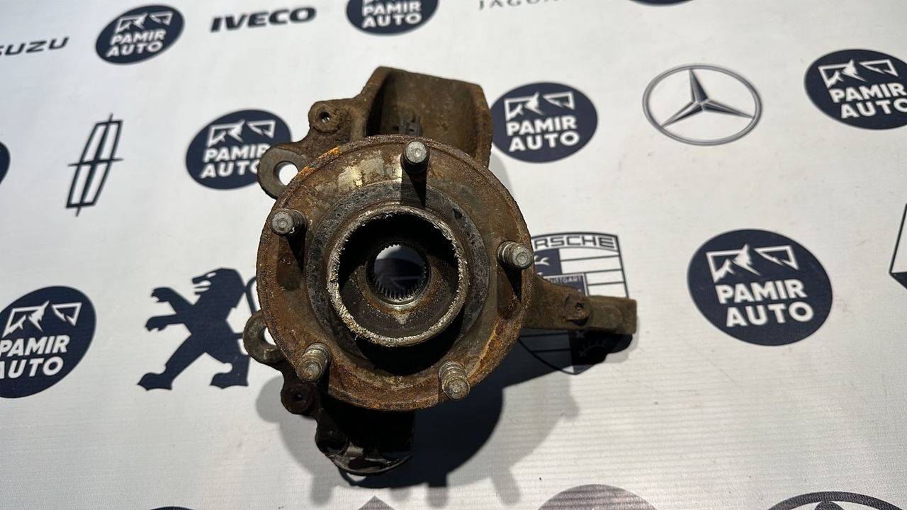 Кулак поворотный передний левый Ford C-Max 2003-2010