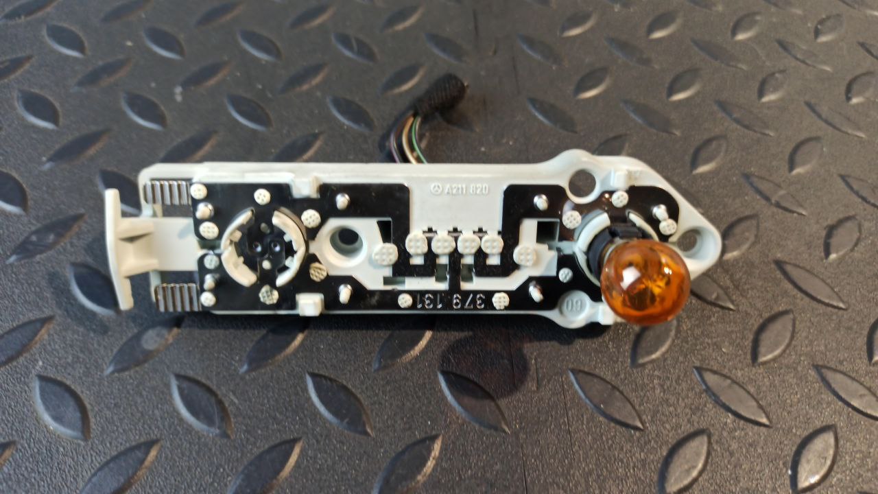 Плата заднего фонаря Mercedes E/W211 2002-2009