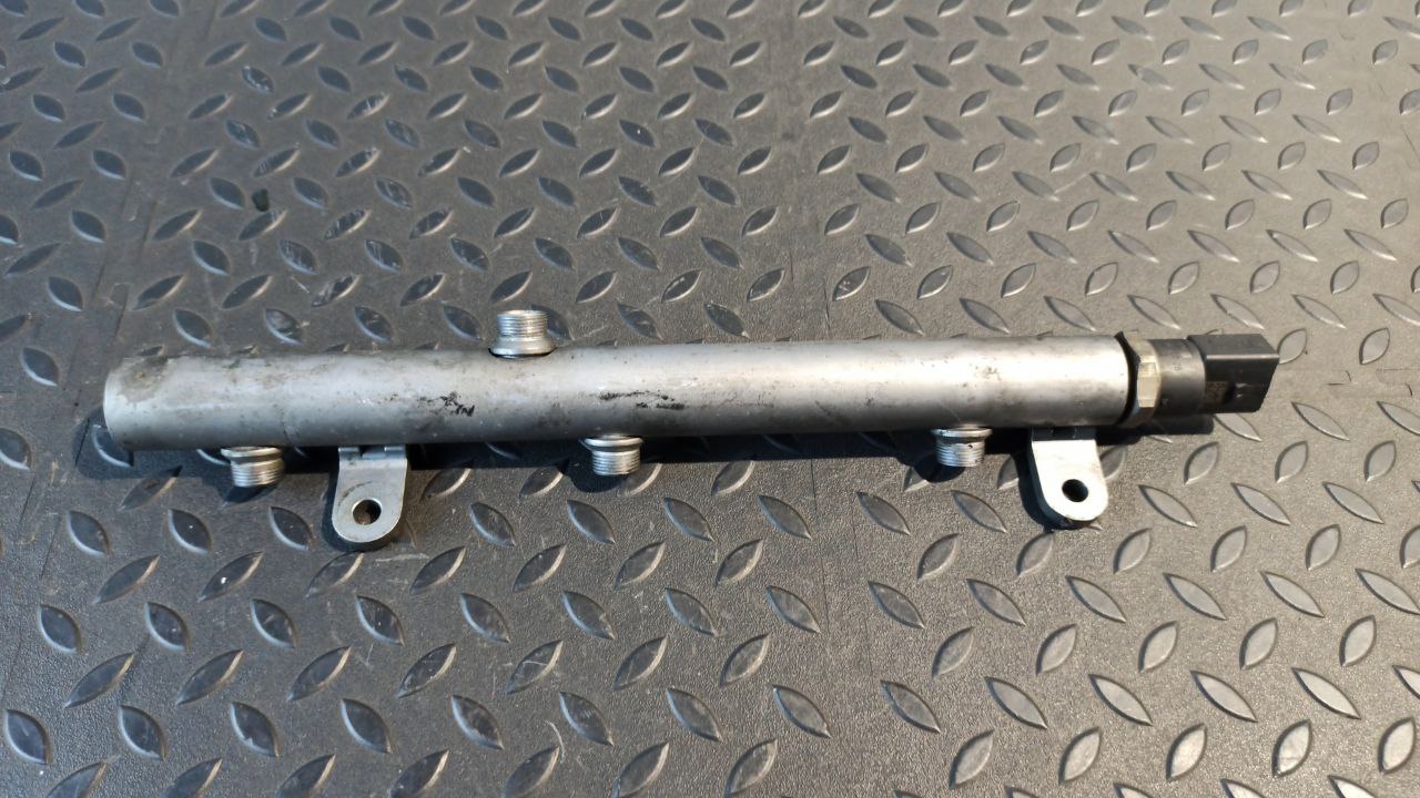 Рампа топливная правая Mercedes E/W211 2002-2009