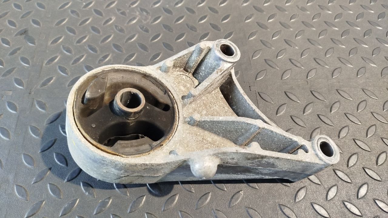 Опора двигателя Opel Astra/H 2004-2014