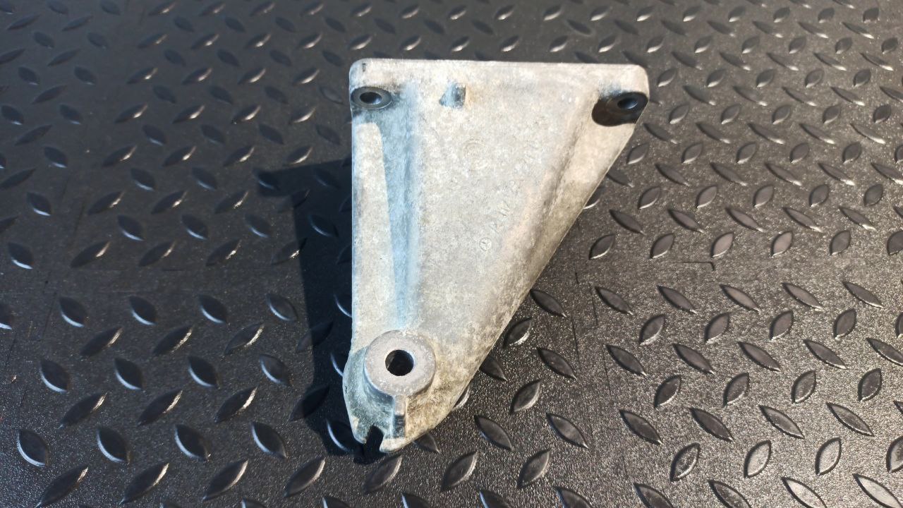 Кронштейн двигателя Mercedes C/W203 2000-2008