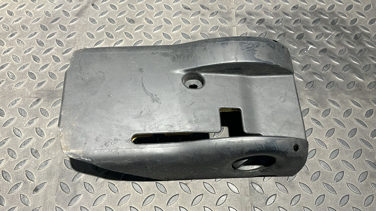 Кожух рулевой колонки нижний Volkswagen Golf/4 1997-2006