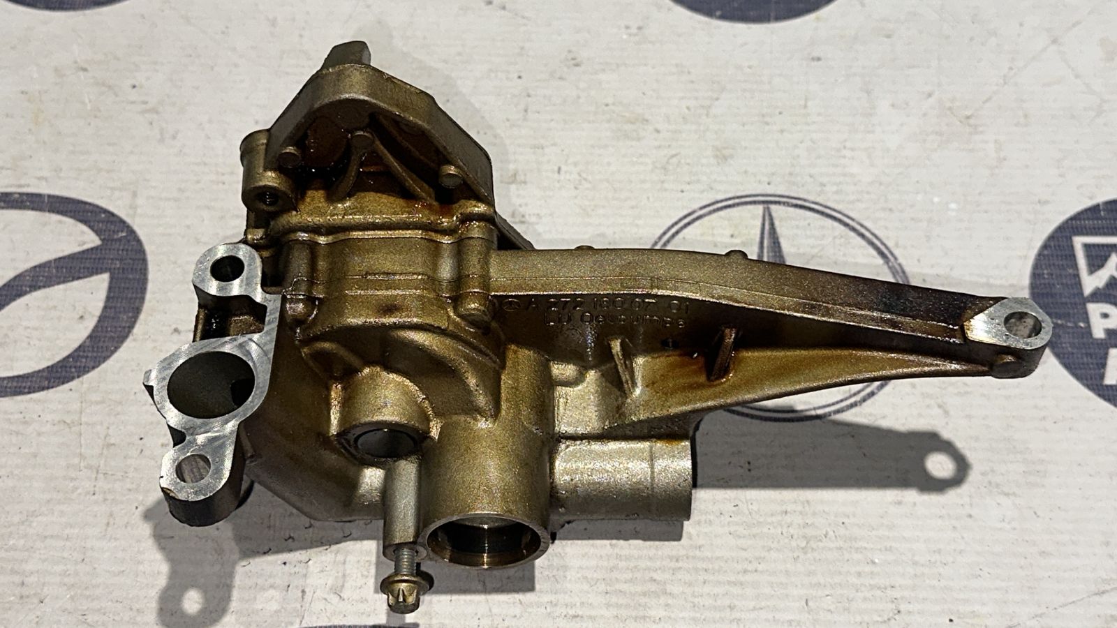 Насос масляный Mercedes E/W211 2002-2009