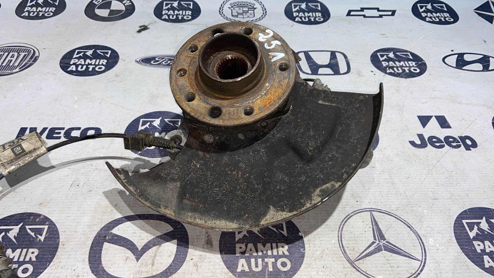 Кулак поворотный передний левый Opel Vectra/C 2002-2008