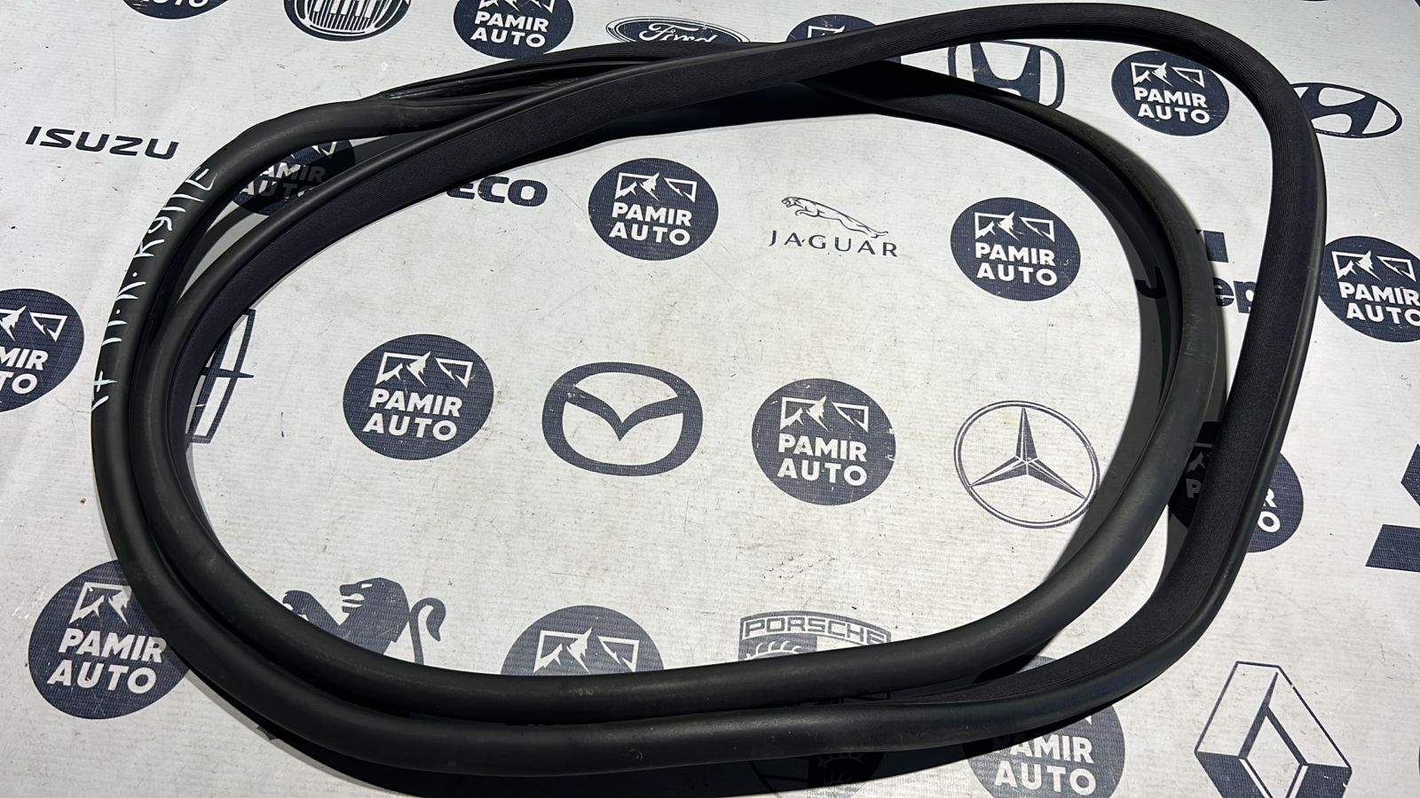 Уплотнитель двери передний Mercedes C/W203 2000-2008