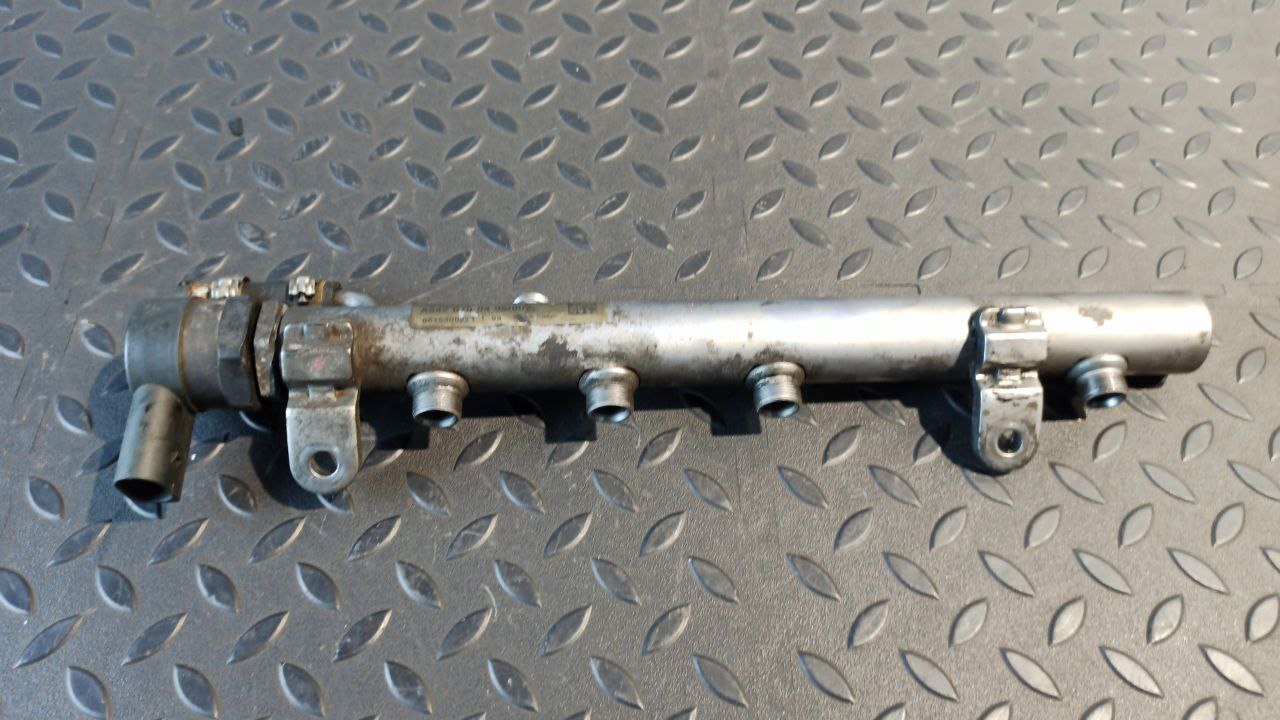 Рампа топливная левая Mercedes E/W211 2002-2009