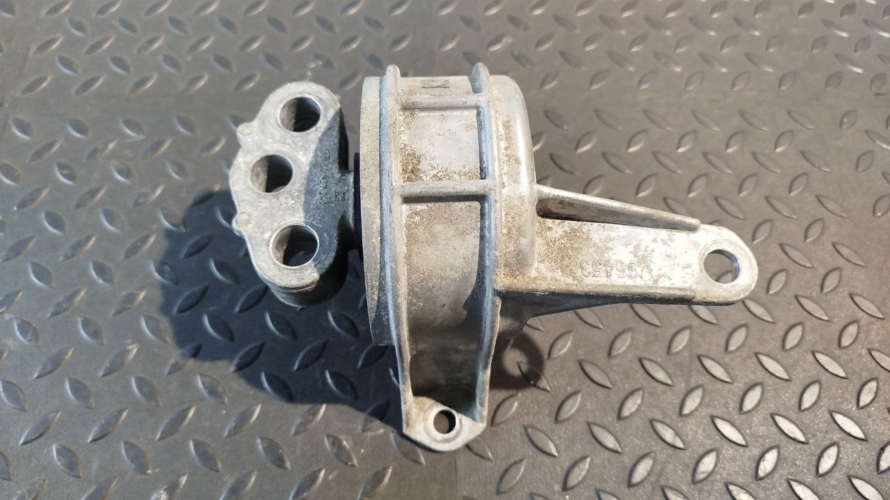 Опора двигателя Opel Astra/H 2004-2014