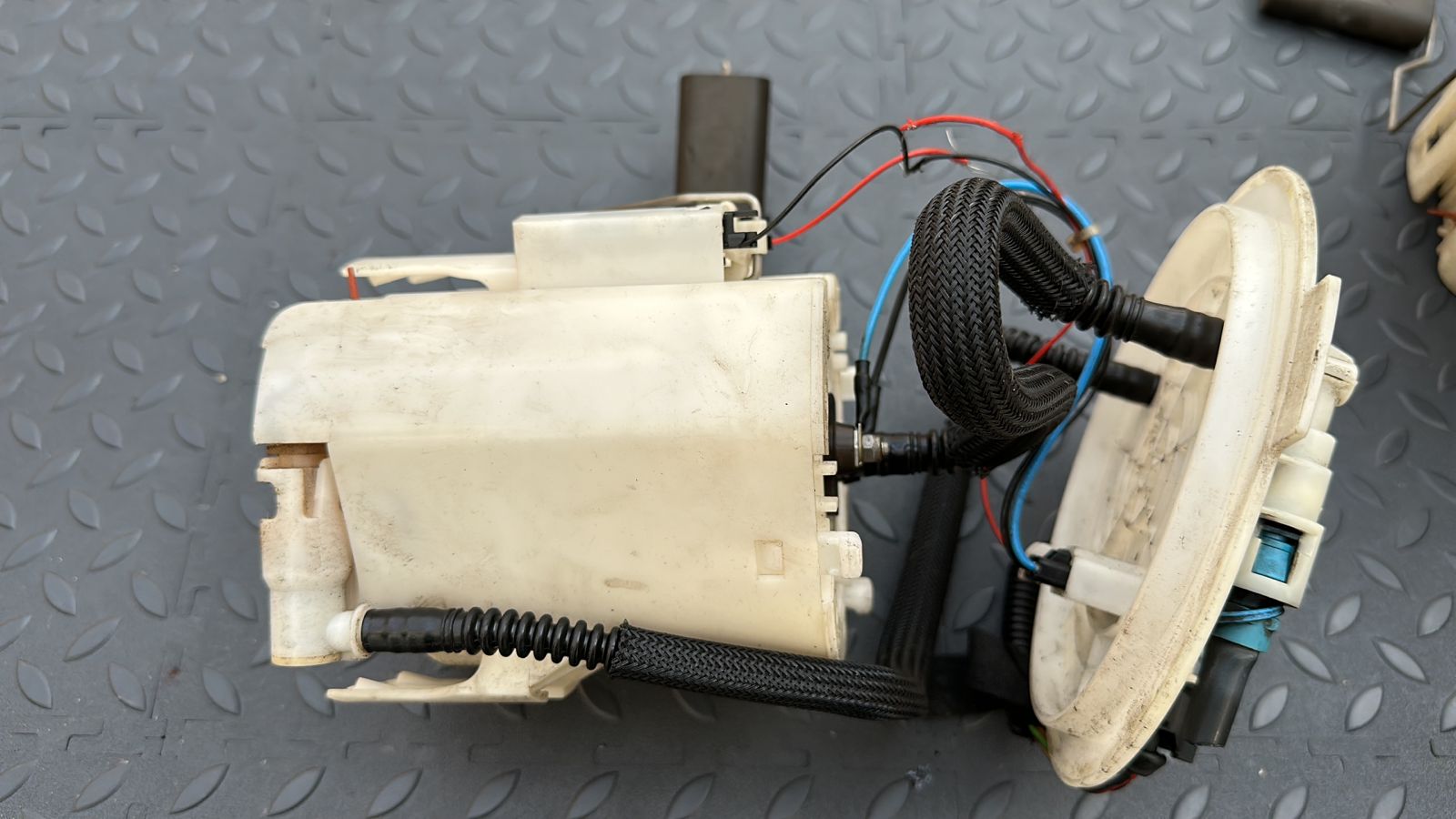 Насос топливный Opel Zafira/B 2005-2014