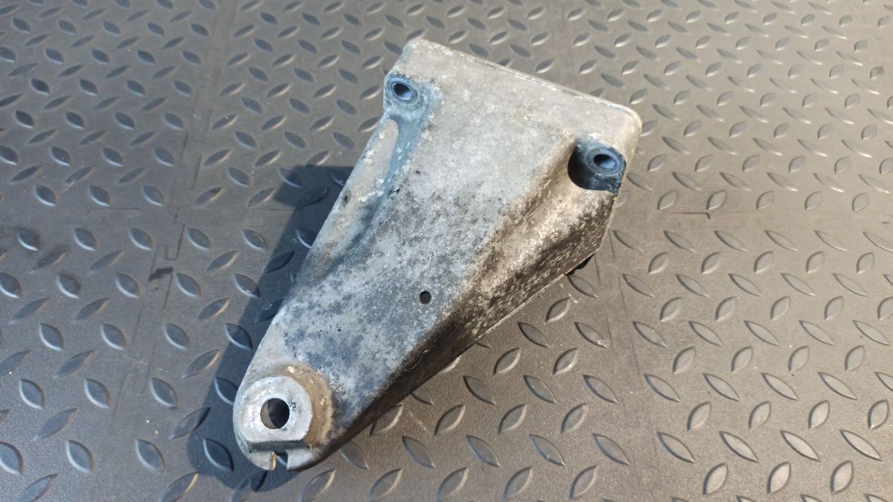 Кронштейн двигателя Mercedes E/W211 2002-2009