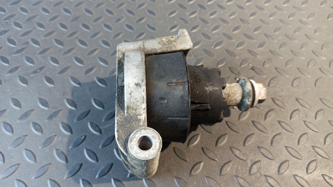 Опора двигателя Opel Astra/H 2004-2014