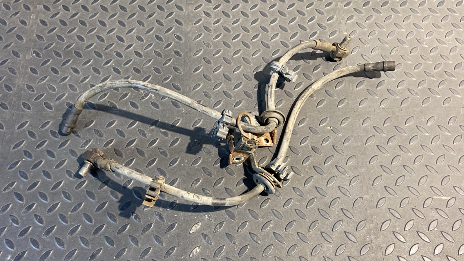 Шланг тормозной передний Mercedes M/W163 1997-2005