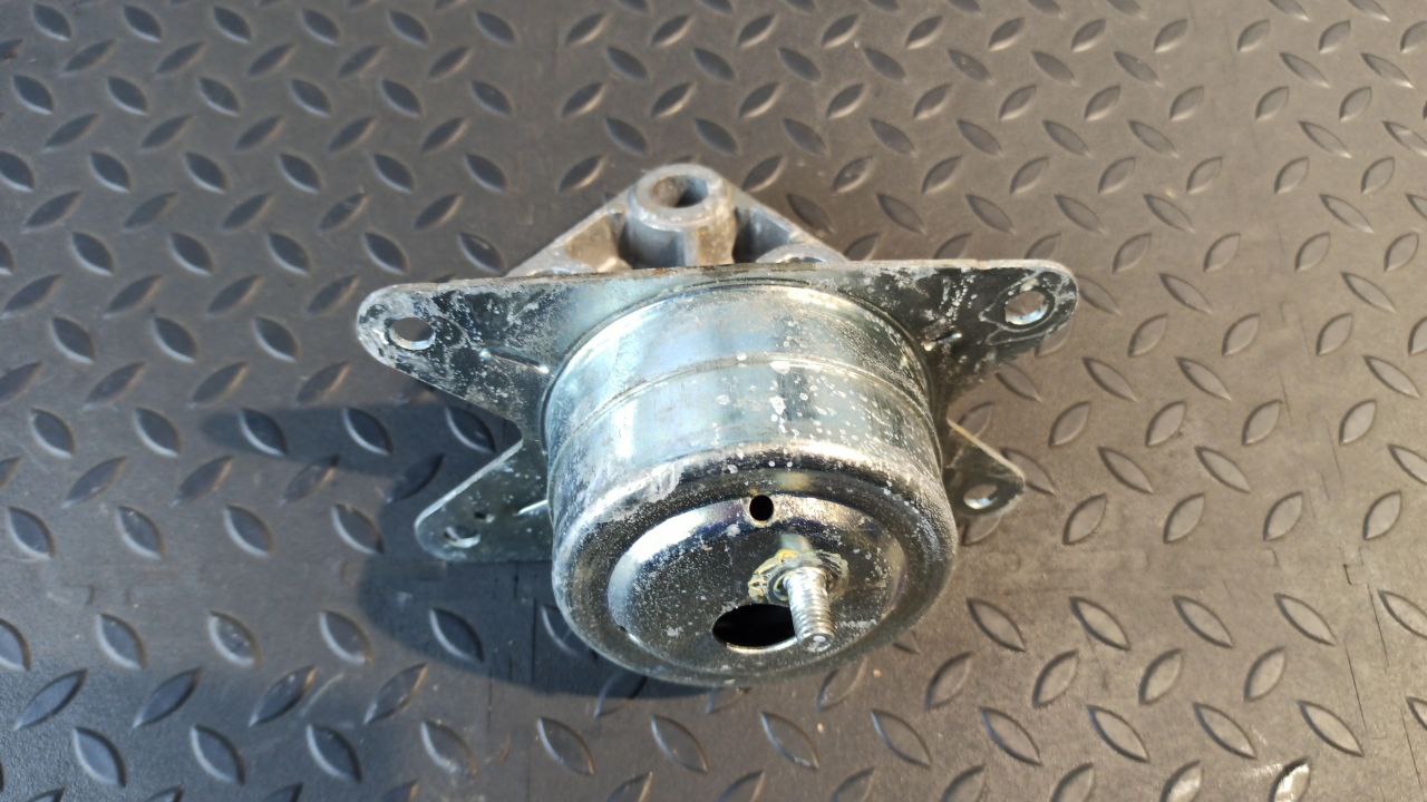 Опора двигателя Opel Astra/H 2004-2014