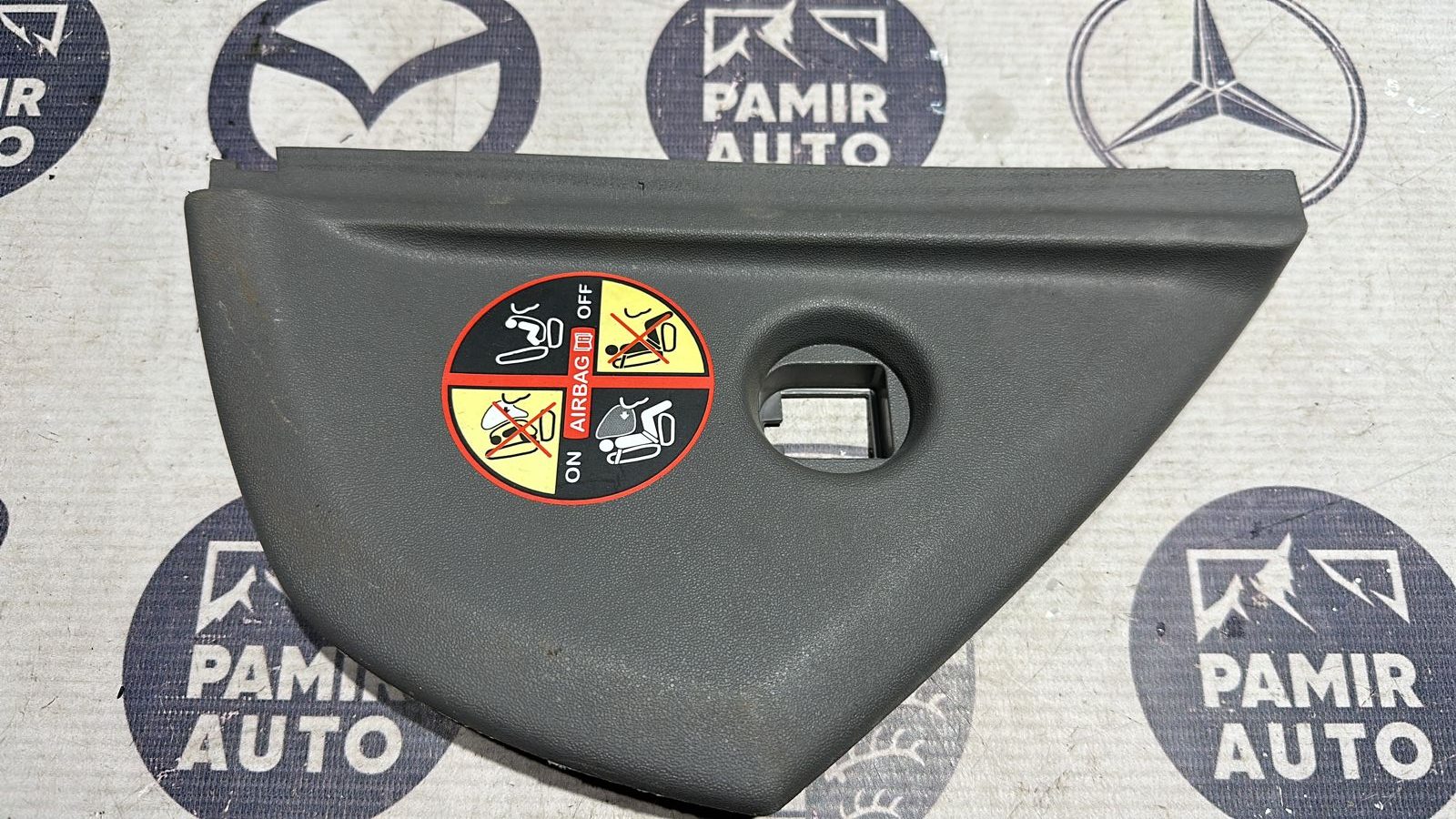 Накладка на торпедо правая Renault Scenic/2 2003-2009