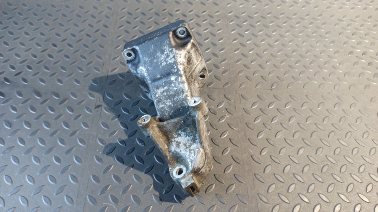 Кронштейн двигателя Mercedes E/W211 2002-2009