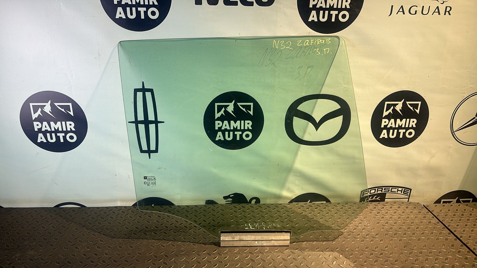 Стекло двери заднее правое Opel Zafira/B 2005-2014