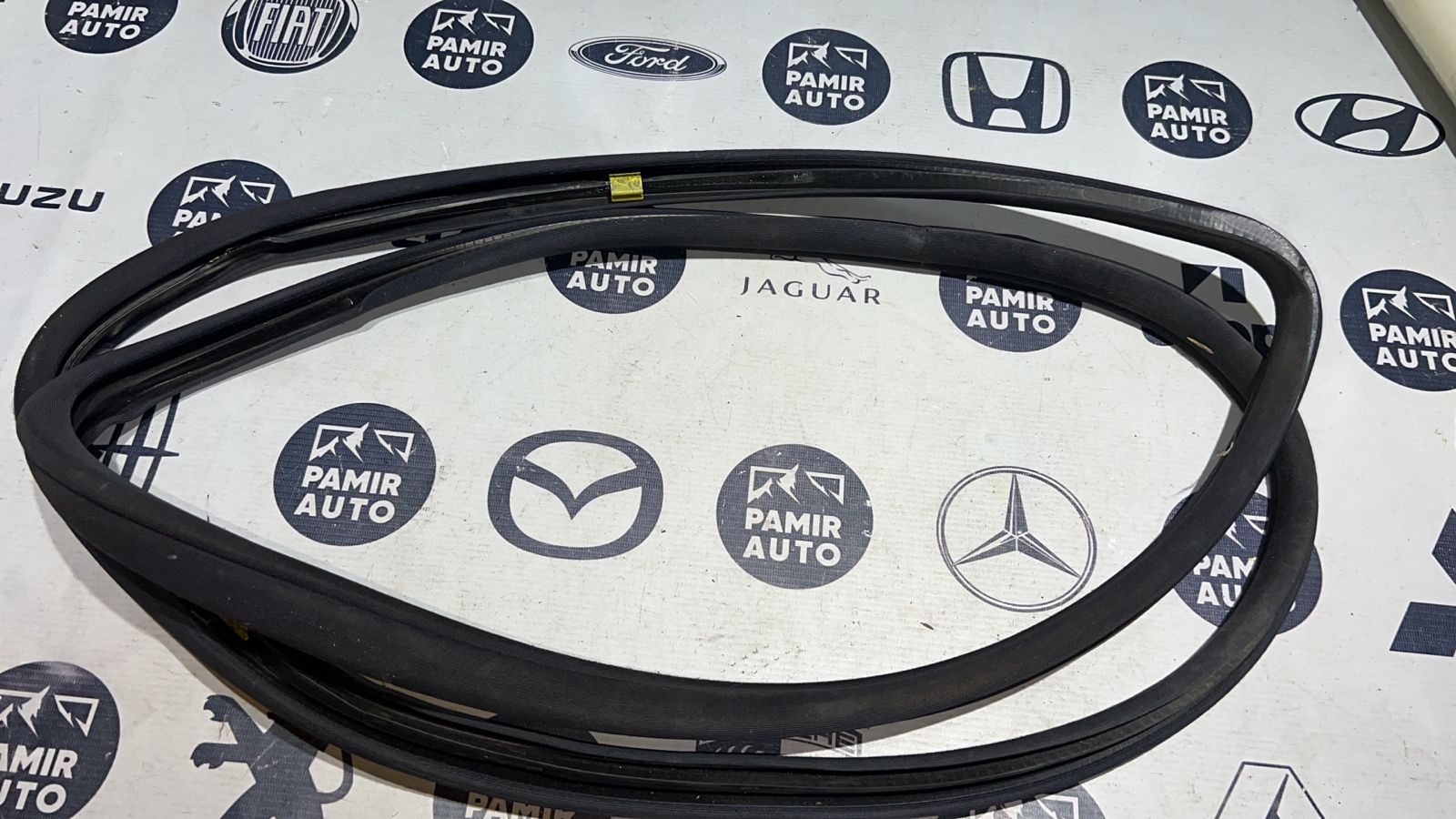 Уплотнитель двери передний Mercedes E/W211 2002-2009