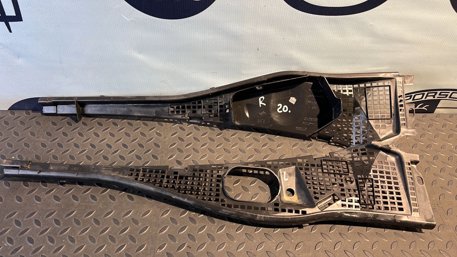 Решетка под лобовое стекло (Жабо) Renault Sandero 2009-2014