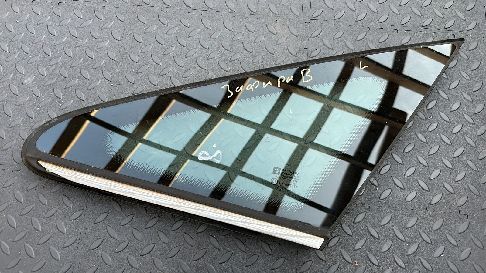 Форточка двери передняя левая Opel Zafira/B 2005-2014