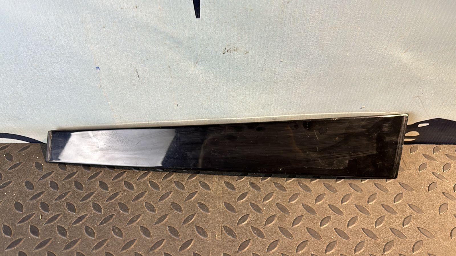 Накладка стойки двери задняя правая Mercedes C/W203 2000-2008