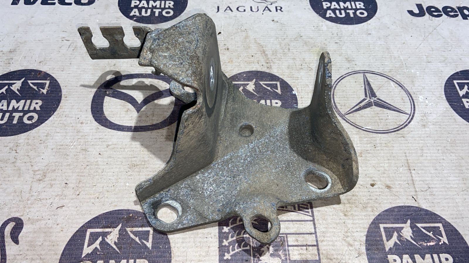 Кронштейн балки задний правый Renault Scenic/2 2003-2009