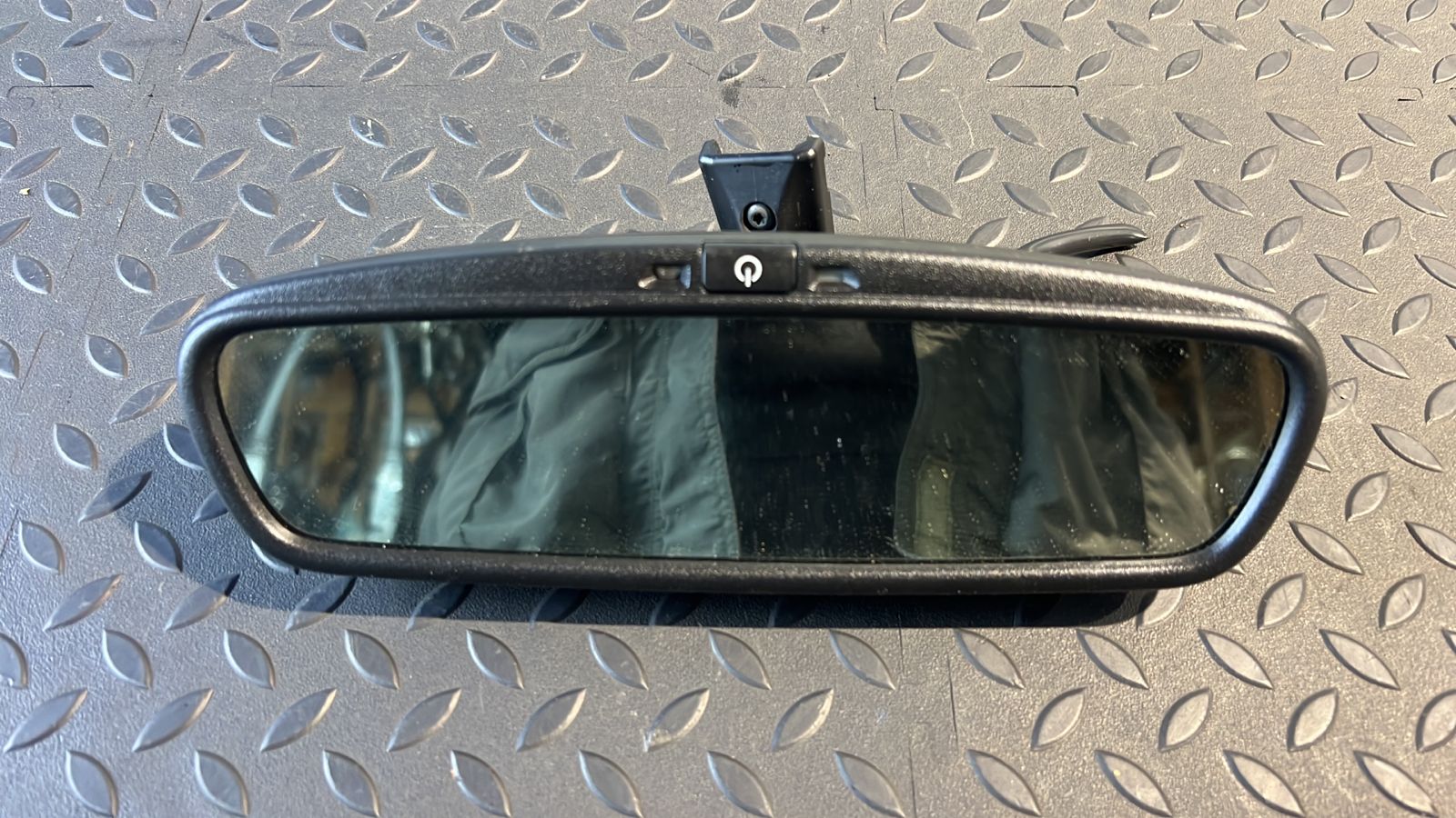 Зеркало заднего вида Toyota Avensis/2 2003-2009