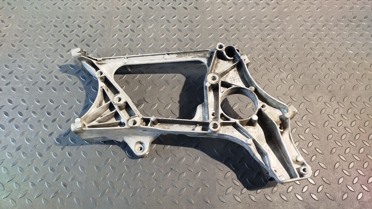 Кронштейн двигателя Mercedes C/W204 2006-2015