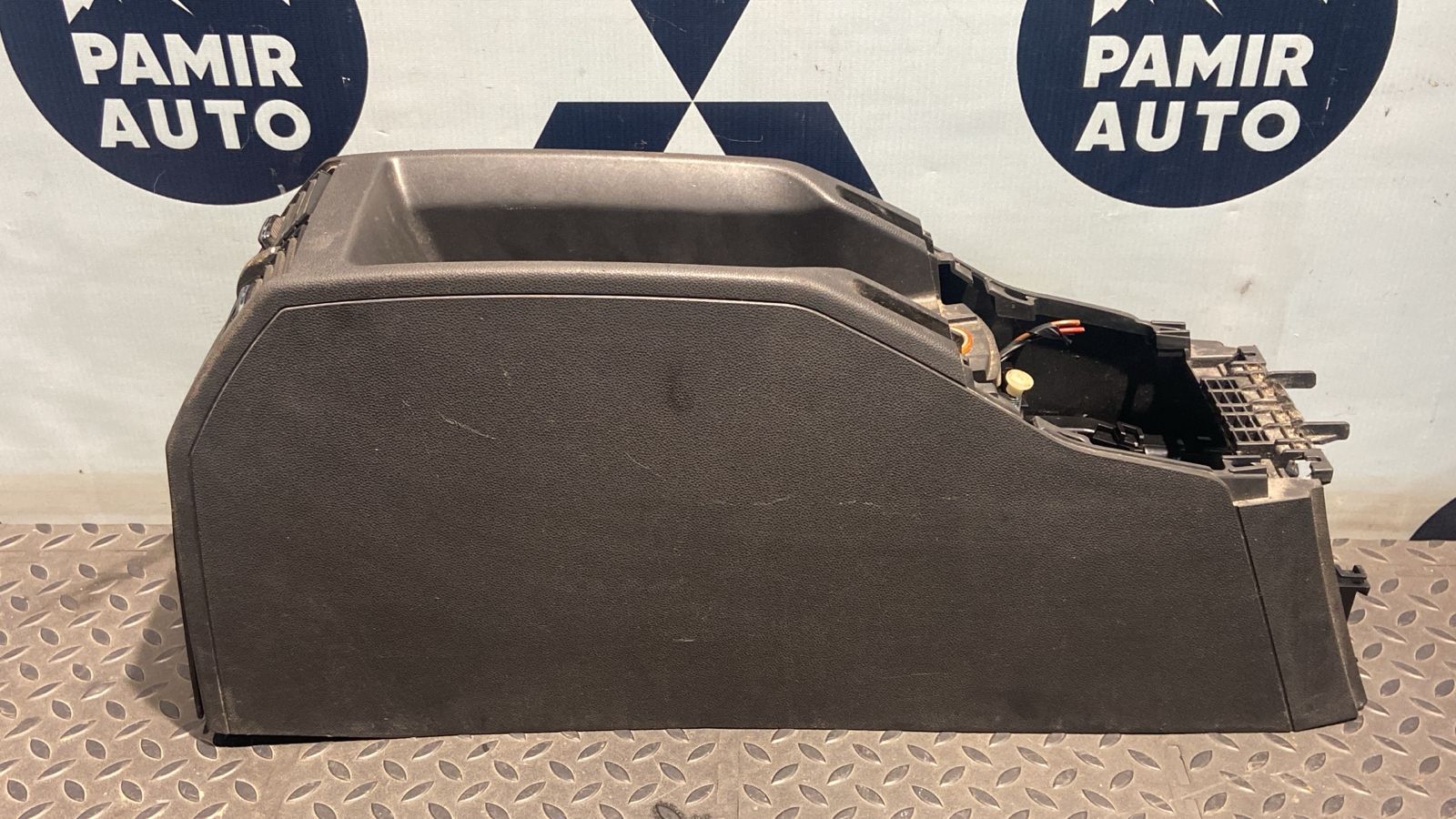 Консоль (Подлокотник) Opel Zafira/B 2005-2014