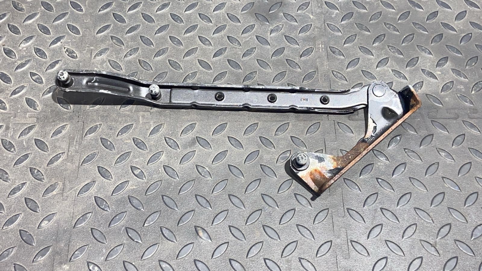 Петля капота правая Mercedes M/W163 1997-2005