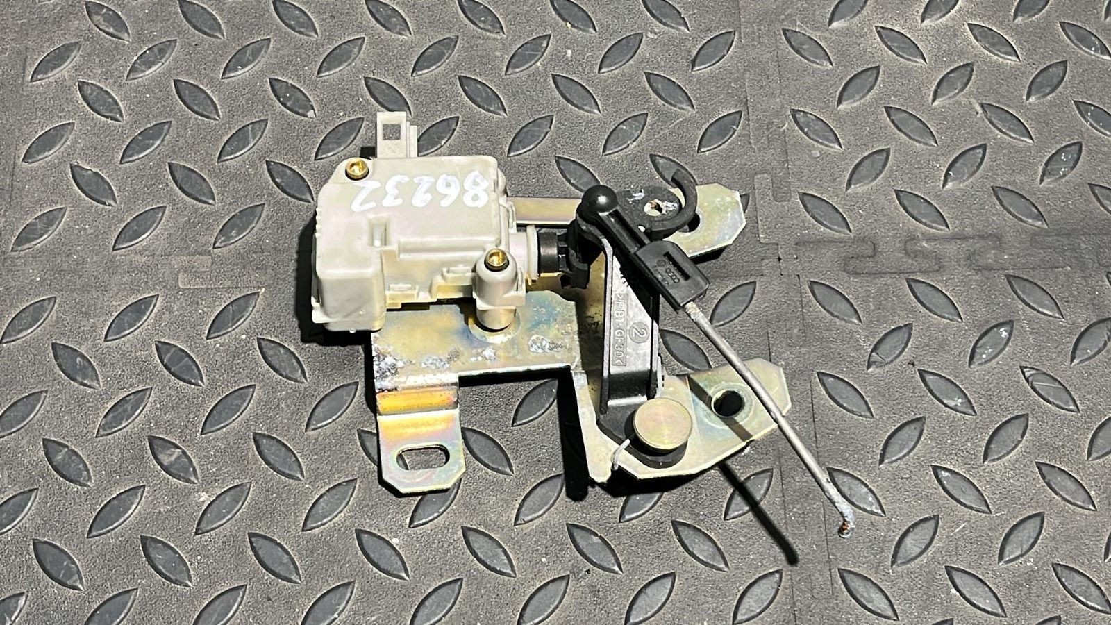 Активатор замка двери багажника Volkswagen Golf/4 1997-2006