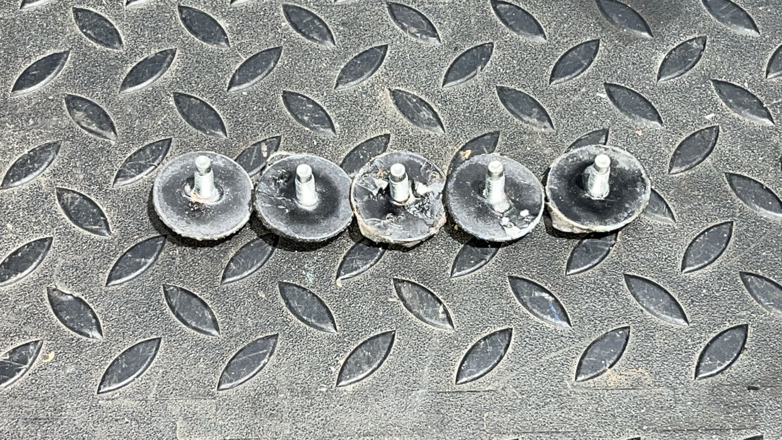 Винт накладки багажника Opel Astra/H 2004-2014