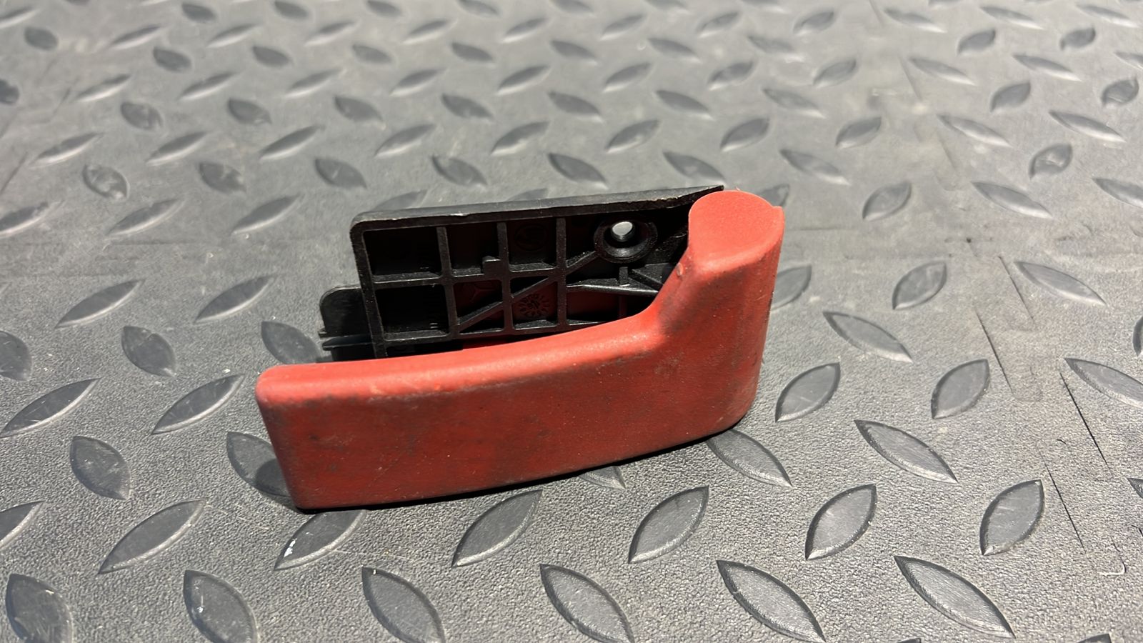 Ручка открывания капота Mercedes E/W210 1995-2003