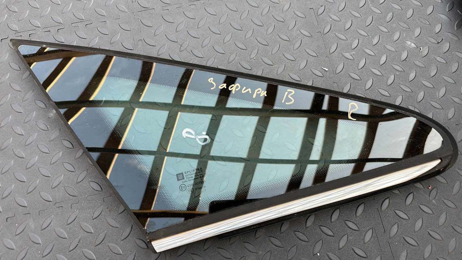 Форточка двери передняя правая Opel Zafira/B 2005-2014