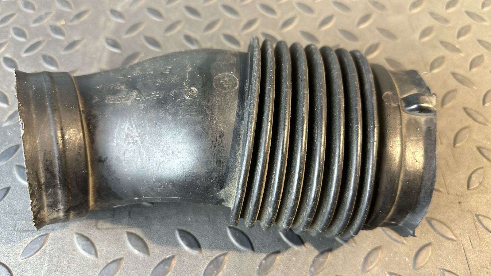 Патрубок воздушного фильтра Opel Vectra/C 2002-2008